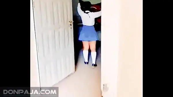 Me Cojo a Escondidas a una Estudiante en el Baño del Colegio