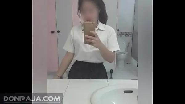 tremenda jovencita colegiala cogiendo de perrito