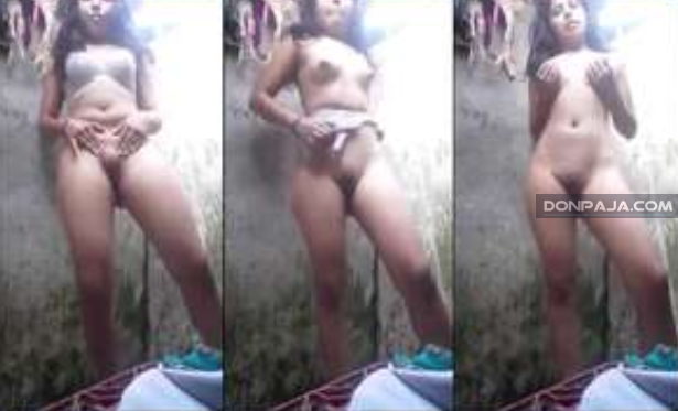 chavita cachonda les pregunta a sus compañeros si quieren ver su panocha