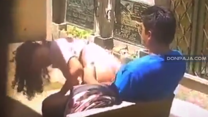 graban a hombre maduro cogiendo a chavita colegiala en parque abandonado