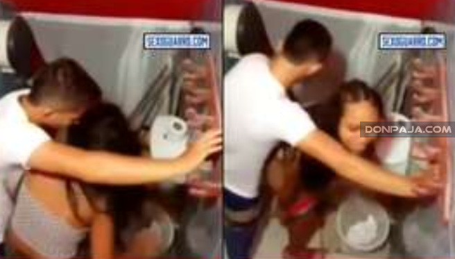 jovencita borracha se la cogen en el baño del antro y los graban desde arriba