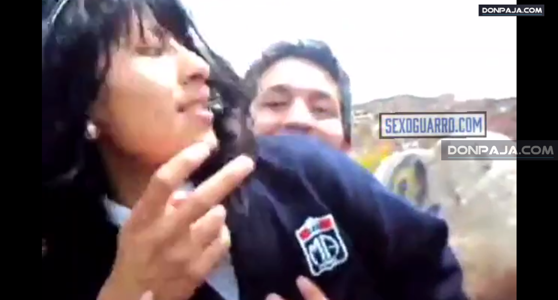chavita colegiala peruana se deja grabar por sus compañeros en monte cuando la cogen