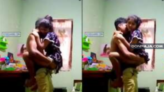 se coge a su primita y ella grita por que la tiene muy grande y le duele