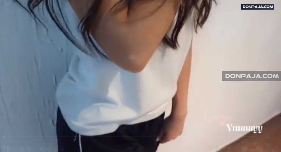 la morrita colegiala traia puesta una tremenda tanga de hilo