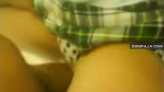 Ahorita no estan tus papas ven vamos a coger le dice su tio a morrita colegiala