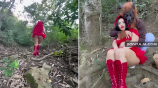 yen lachinita de caperucita roja cogida por el lobo en el bosque