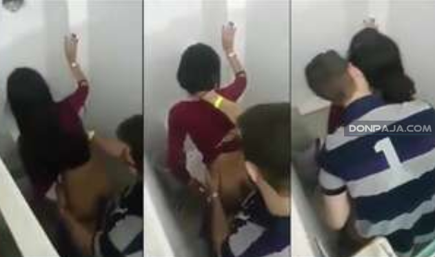 parejita de novios adolescentes los cachan cogiendo en los baños del colegio