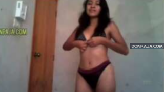 chavita mexicana timida pero muy putita se quita toda la ropa