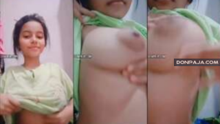 morrita venezolana les enseña las tetas a su compañeros del colegio