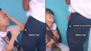 morrita colegiala pierde apuesta y ahora se la tiene que chupar a su compañero