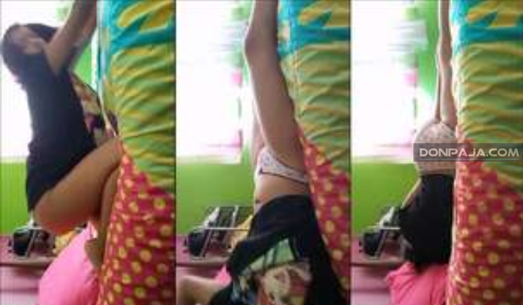 Meredith poniendose en diferentes poses sexuales para provocar a sus amigos