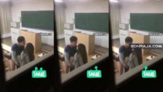 Encuentra a sus compañeros de la prepa cogiendo dentro del salon y los graba