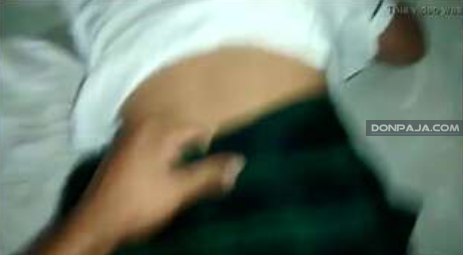 colegiala mexicana cogiendo de perrito en la cama de sus papas