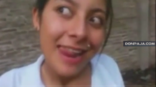 morrita colegiala se deja coger por el culo en medio del monte