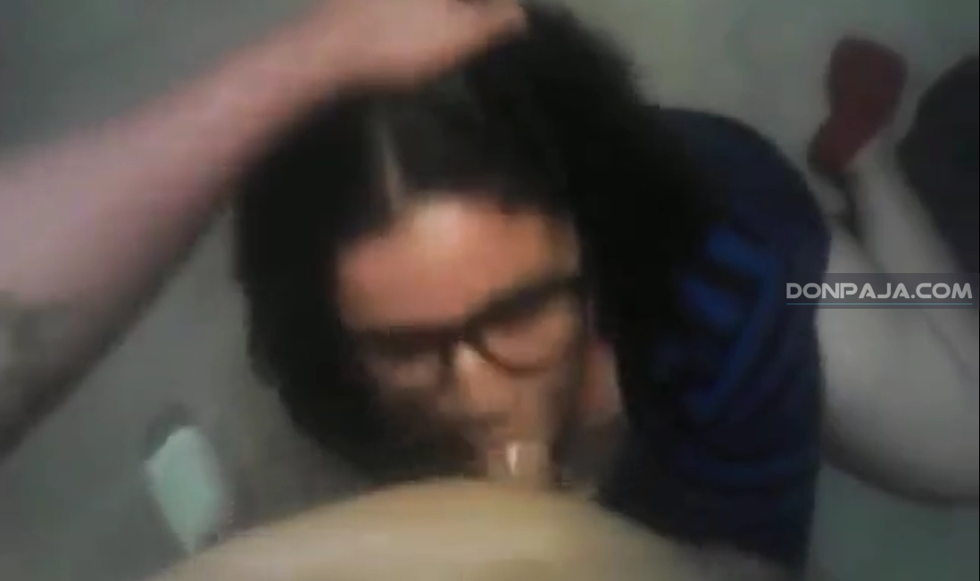 a la hermana de mi amigo le encanta mamar polla