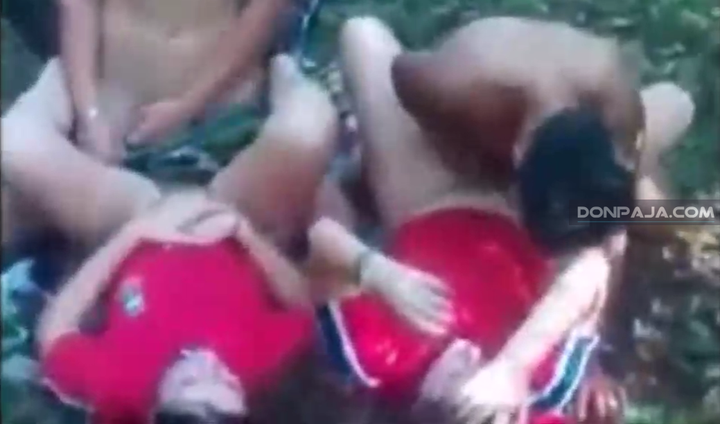 cogiendo entre todos a dos morritas colegialas de prepa