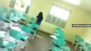 cogiendo a morrita colegiala dentro del salon de clases