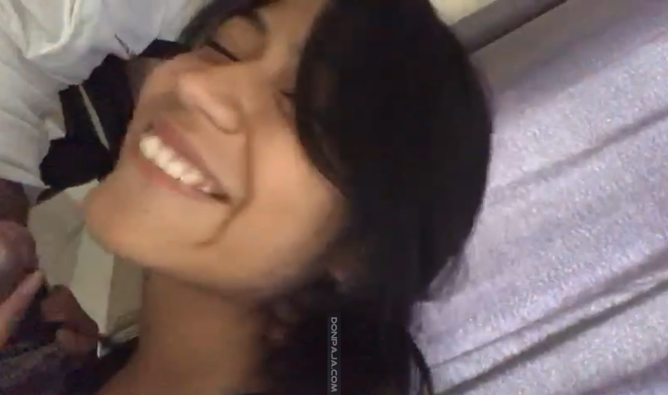 colegiala de prepa se la chupa a una de sus compañeros dentro del salon