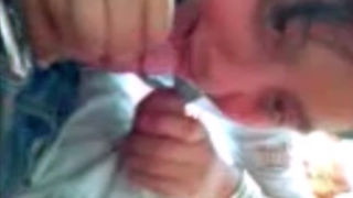 morrita mexicana super putita se la chupa a dos de sus compañeros al mismo tiempo