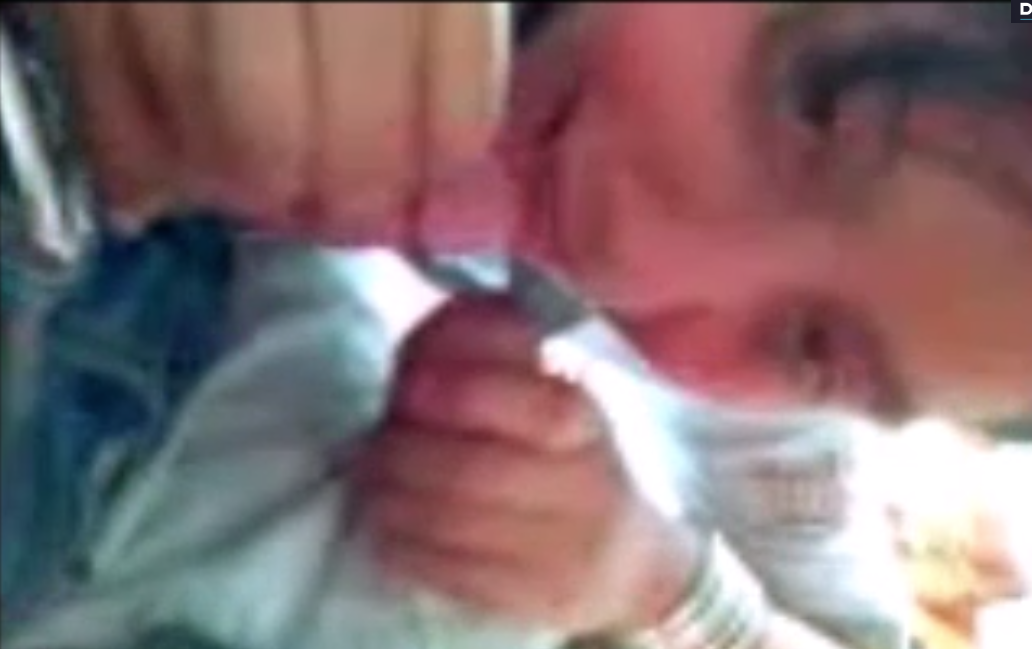 morrita mexicana super putita se la chupa a dos de sus compañeros al mismo tiempo