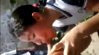 morrita colegiala anda repartiendo mamadas a todos sus compañeros del colegio