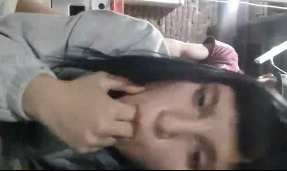 Increible chavita depravada entregando el culito en cuatro