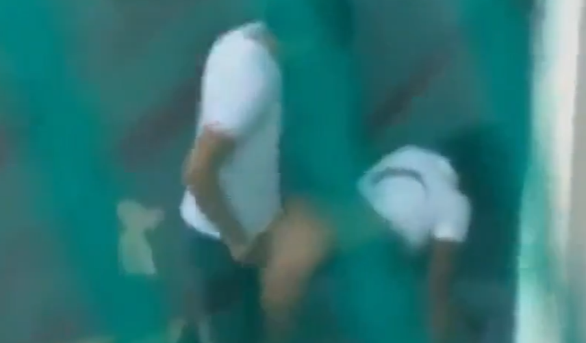 cachan alumnos de prepa cogiendo atras de los salones