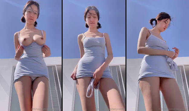 la jovencita enseña las tetas y se quita los calzones en plena transmision en vivo