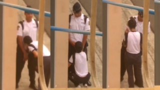 graban a una morrita colegiala chupandosela a uno de sus compañeros de la prepa