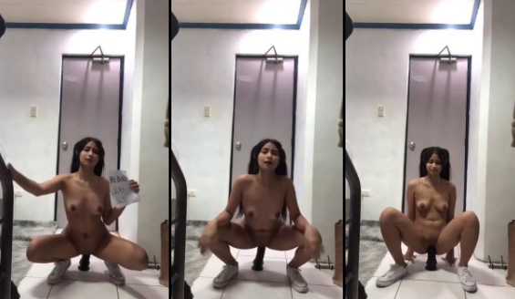 increible jovencita depravada se sienta encima de un dildo gigante