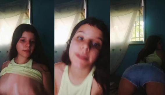 la jovencita se saca las tetas para impresionar a sus compañeros de la prepa