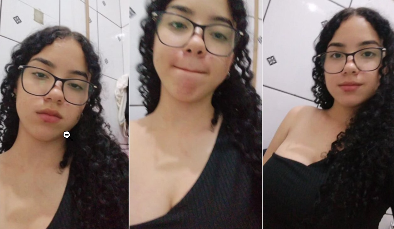 colegiala provocativa se comienza a tocar para calenturar a sus compañeros