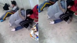 colegiala putona se la chupa a sus compañeros en los cambiadores