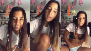 la jovencita se mete los dedos a la panochita y que rico se toca