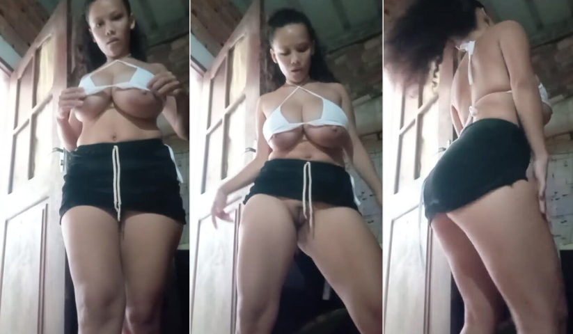 tremenda jovencita tetona bailando sin calzones y que tetas de infarto tiene