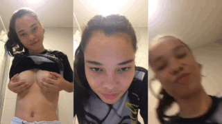 jovencita alocada les enseña las tetas a sus compañeros del colegio