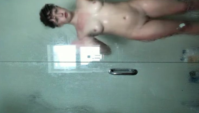 linda jovencita cachonda se graba bañandose y enseñando todo