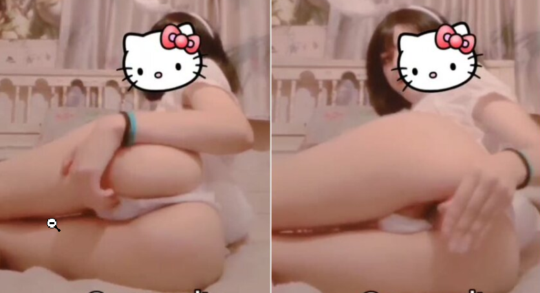 la jovencita colegiala se hace de lado el calzon para tocarse la vagina mientras se graba