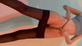 deliciosa jovencita caliente se mete el calzon en la vagina