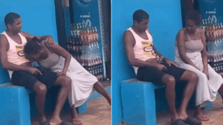 graban a una señora chupandosela a un joven en plena calle