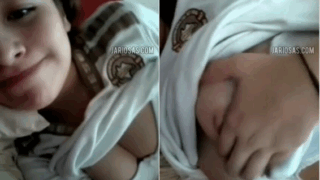 quieren que les enseñe las tetas? les pregunta la colegiala a sus compañeros