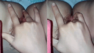 la jovencita cachonda se graba metiendose los dedos en la panochita