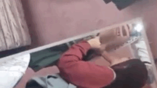 graban a morrita colegiala chupandosela al profesor a escondidas