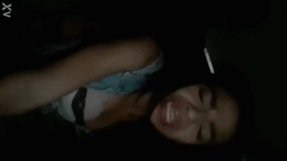 le hace el calzon de lado y se la coge pero ella dice que le esta doliendo mucho