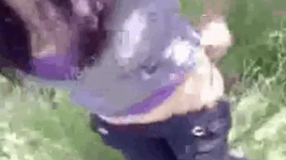 estas seguro que nadie viene por aqui? le dice la jovencita antes de que se la cojan en el monte