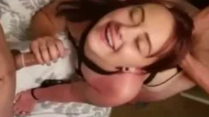 es increible como disfruta una jovencita de su edad cogiendo con dos al mismo tiempo