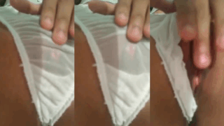 la jovencita se hace de lado el calzon para tocarse la panochita