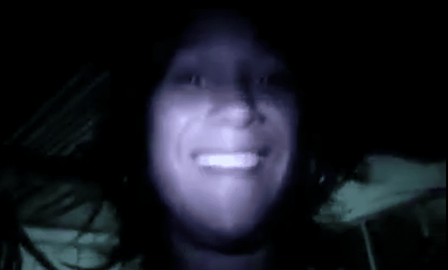 baile cachonda en medio de la obscuridad