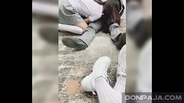 amigas de la prepa se graban cogiendo con su compañero del colegio