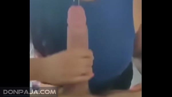 primita no queria chupar polla pero cuando ve lo grande que es se la mete a la boca